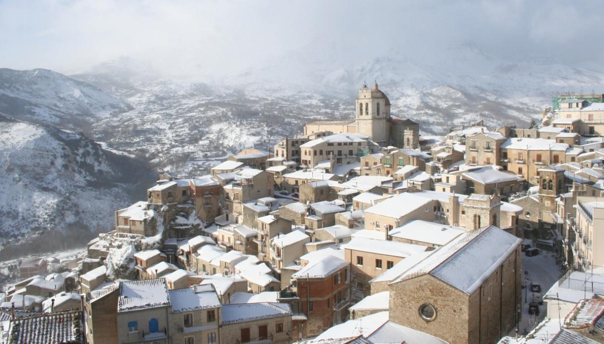 Petralia Sottana avec la neige