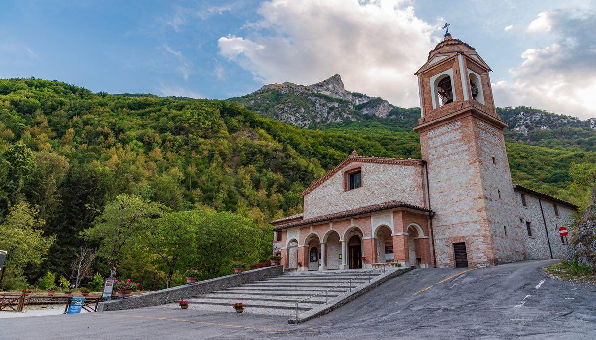 Le Sanctuaire de la Vierge de l'Ambro, dans les Marches
